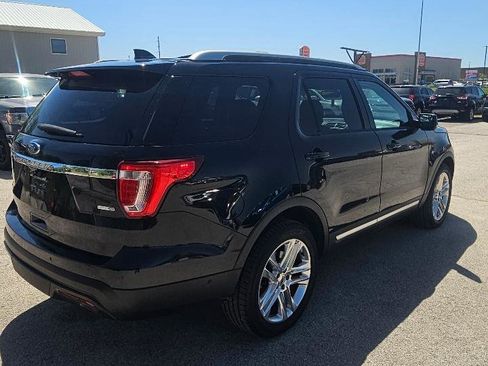 Used 2016 Ford Explorer XLT w/ Equipment Group 202A AWD/4WD image 5
