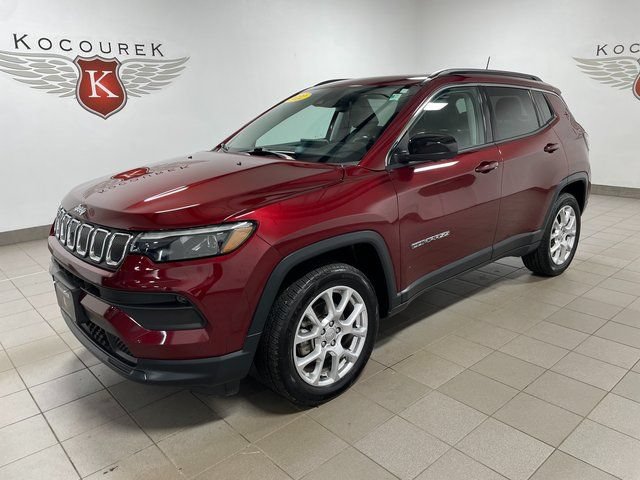 Used 2022 Jeep Compass Latitude w/ Sun and Sound Group AWD/4WD image 3