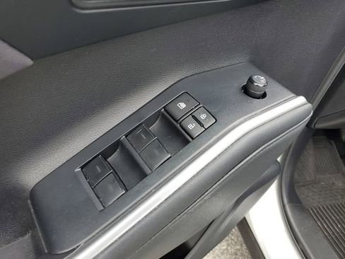 Used 2023 Toyota Highlander LE image 18