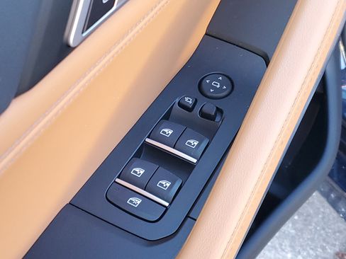 Certified 2025 BMW X6 xDrive40i w/ Executive Package image 6