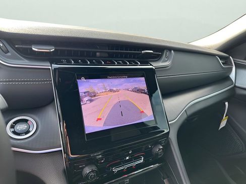 New 2025 Jeep Grand Cherokee Altitude image 37