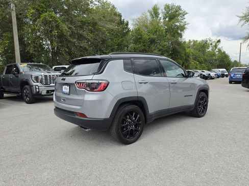 Used 2022 Jeep Compass Latitude FWD image 4