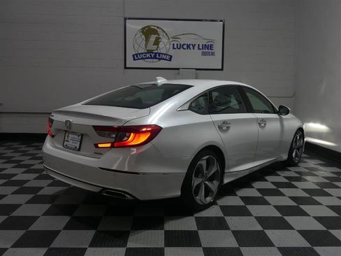 Used 2018 Honda Accord Touring image 9
