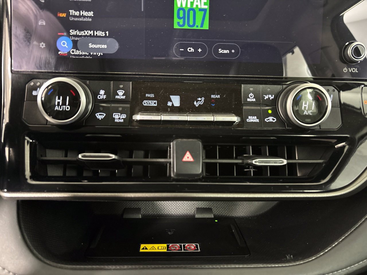 Used 2025 Toyota Highlander XLE FWD image 20