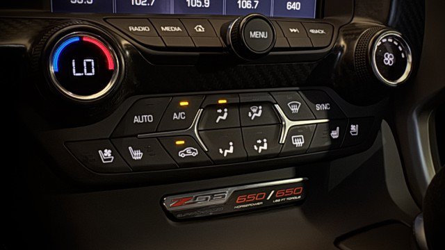 Used 2015 Chevrolet Corvette Z06 w/ 3LZ Preferred Equipment Group RWD image 9