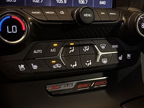 Used 2015 Chevrolet Corvette Z06 w/ 3LZ Preferred Equipment Group RWD image 9