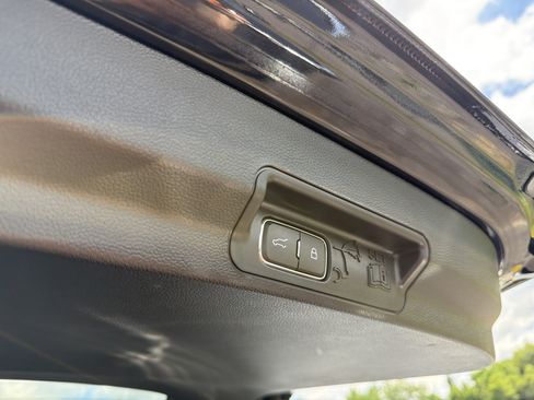 Used 2023 Ford Explorer XLT AWD/4WD image 26
