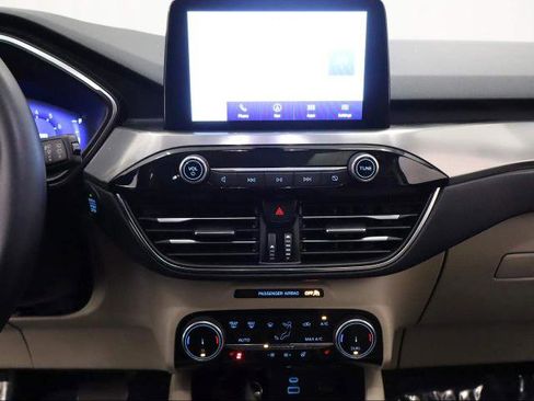 Certified 2022 Ford Escape Titanium w/ Class II Trailer Tow Package image 36