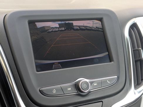 Used 2020 Chevrolet Equinox LS FWD image 18