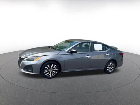 Used 2025 Nissan Altima 2.5 SV image 8