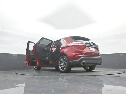 Certified 2019 Ford Edge Titanium w/ Cold Weather Package AWD/4WD image 47