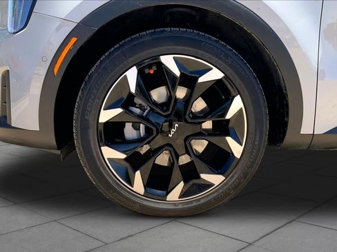 Used 2024 Kia Sorento SX FWD image 11