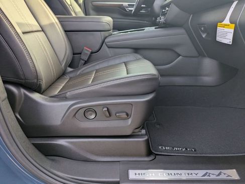 New 2025 Chevrolet Suburban High Country image 43