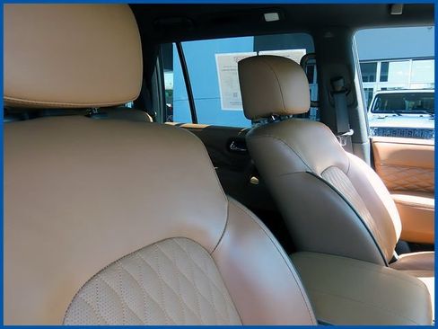 Used 2023 INFINITI QX80 Sensory w/ All-Season Package AWD/4WD image 9