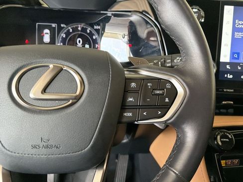 Certified 2025 Lexus NX 250 FWD w/ Accessory Package (Z1) image 16