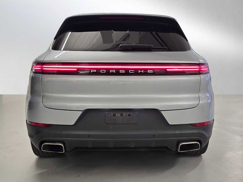 Used 2024 Porsche Cayenne image 4