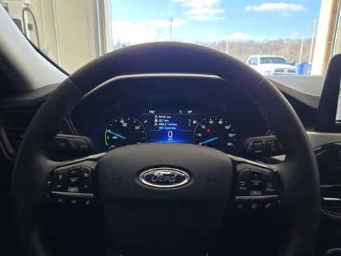 Used 2022 Ford Escape SE w/ SE Sport Appearance Package image 30