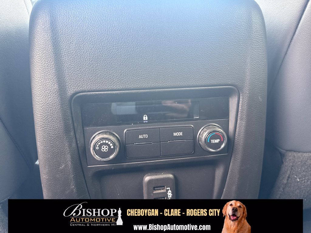 Used 2023 Buick Enclave Essence AWD/4WD image 16