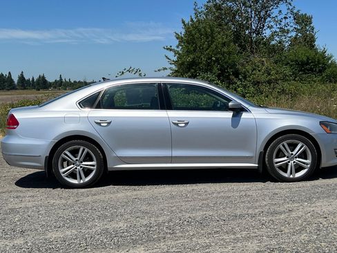 Used 2015 Volkswagen Passat TDI SE image 3