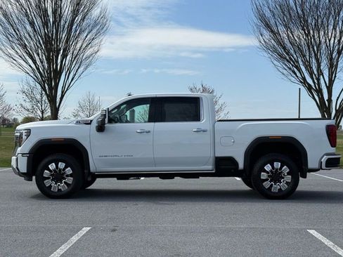 Used 2025 GMC Sierra 3500 Denali w/ Denali Reserve Package AWD/4WD image 4