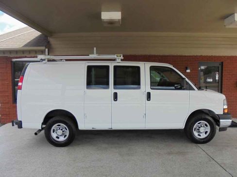 Used 2021 Chevrolet Express 2500 w/ Driver Convenience Package RWD image 2