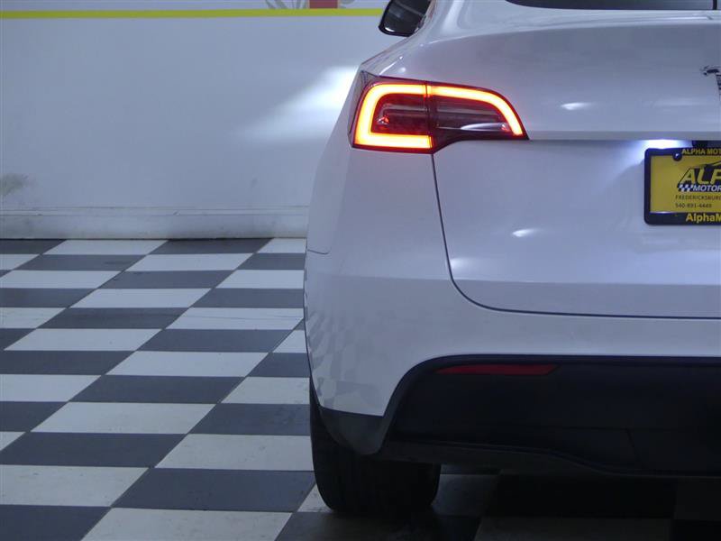 Used 2024 Tesla Model Y Long Range AWD/4WD image 26