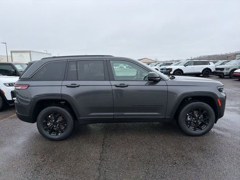 New 2026 Jeep Grand Cherokee Altitude AWD/4WD image 2