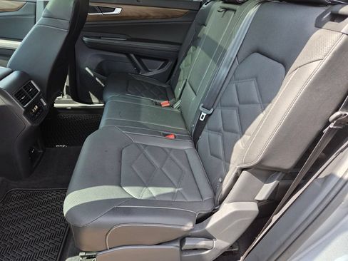 Used 2026 Volkswagen Atlas SE w/ Panoramic Sunroof Package FWD image 23