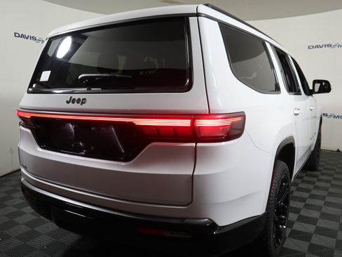 New 2026 Jeep Grand Wagoneer Limited AWD/4WD image 6