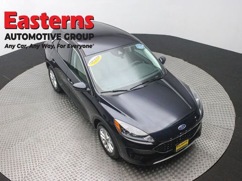 Used 2021 Ford Escape SE image 3