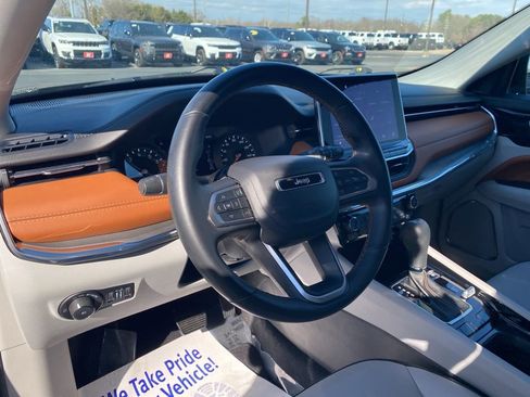 Used 2022 Jeep Compass Limited image 13