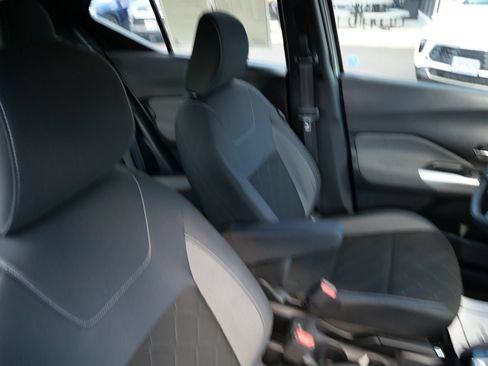 Used 2019 Nissan Kicks SV FWD image 28