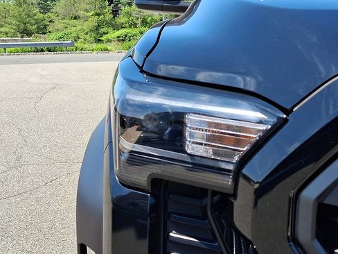 Certified 2025 Toyota Tacoma TRD Off-Road w/ TRD Off Road Upgrade Package AWD/4WD image 9