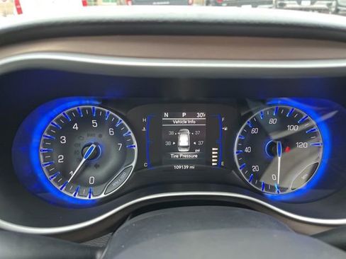 Used 2018 Chrysler Pacifica Touring-L w/ Premium Audio Group FWD image 40