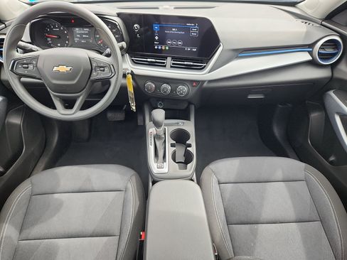 Used 2025 Chevrolet Trax LS w/ LS Convenience Package FWD image 9