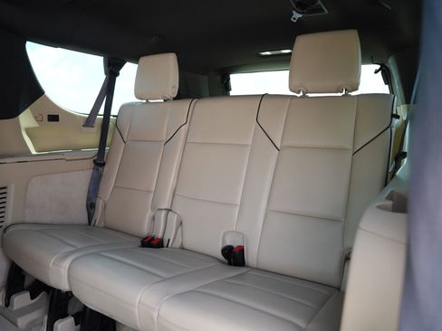 Used 2021 Cadillac Escalade ESV Premium Luxury AWD/4WD image 19