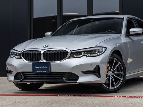 Used 2020 BMW 330i Sedan w/ Convenience Package RWD image 3