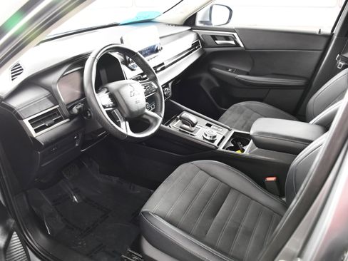 Used 2024 Mitsubishi Outlander SE AWD/4WD image 2