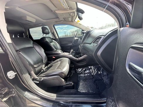 Used 2015 Dodge Journey Crossroad w/ Flexible Seating Group image 13