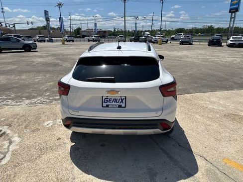 Used 2025 Chevrolet Trax LT w/ LT Convenience Package image 19