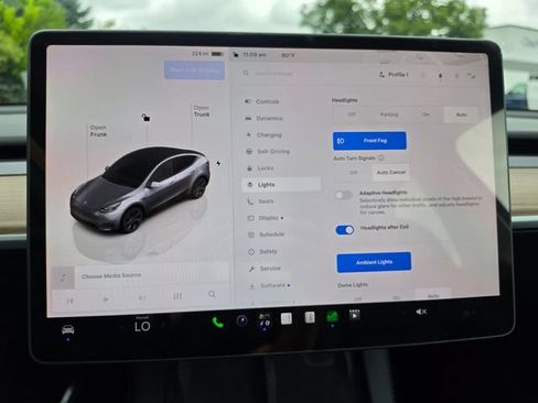 Used 2025 Tesla Model Y Long Range AWD/4WD image 49