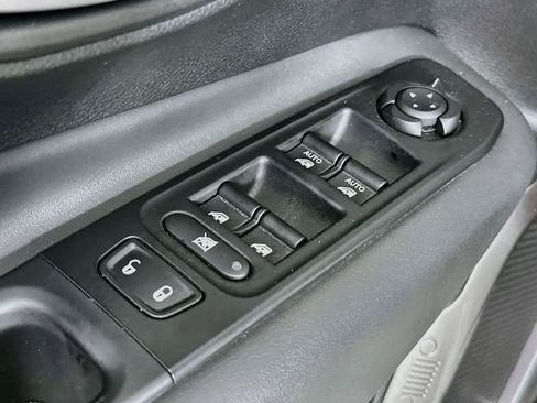Used 2023 Jeep Renegade Latitude AWD/4WD image 29