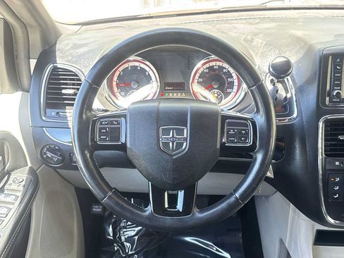 Used 2019 Dodge Grand Caravan SXT FWD image 19