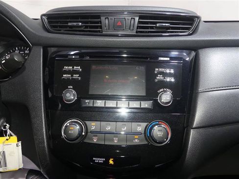 Used 2017 Nissan Rogue S AWD/4WD image 34