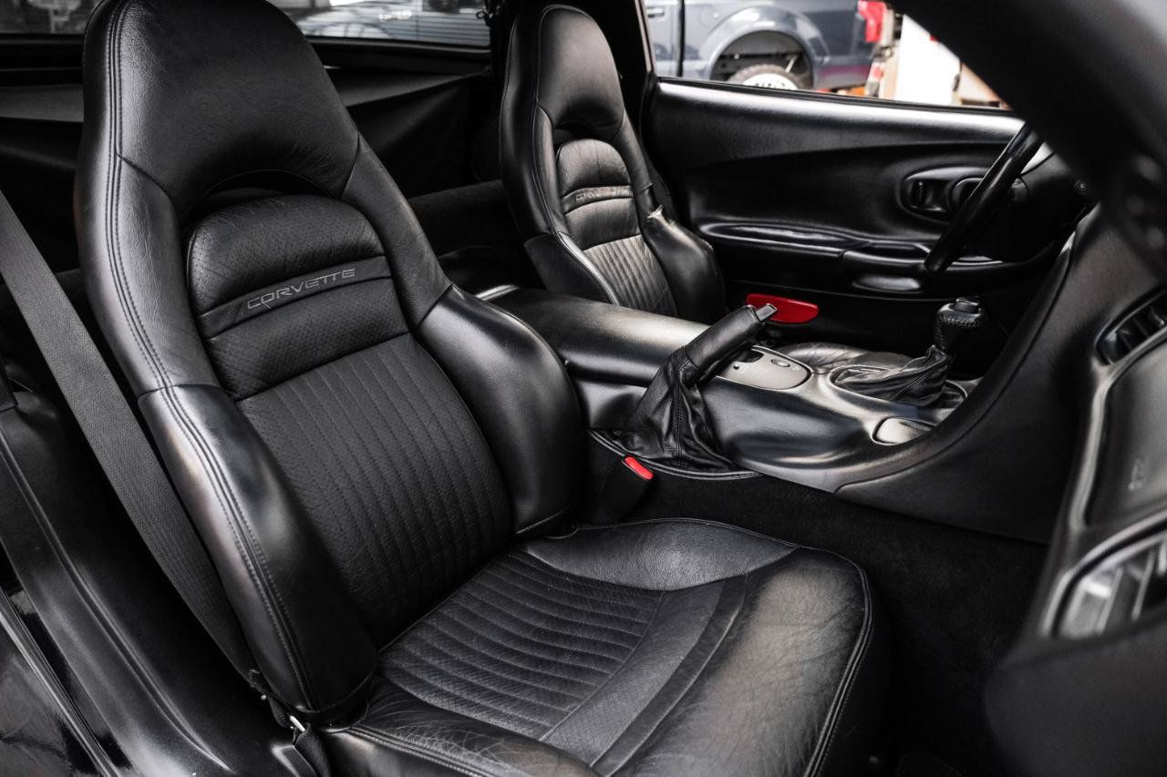 Used 2001 Chevrolet Corvette Coupe w/ Preferred Equipment Group2 RWD image 23