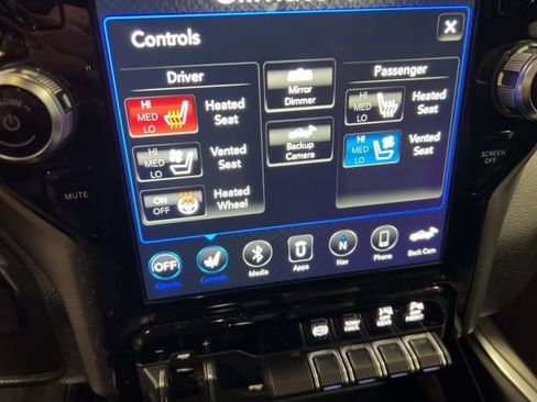 Used 2020 RAM 2500 Laramie w/ Night Edition image 40