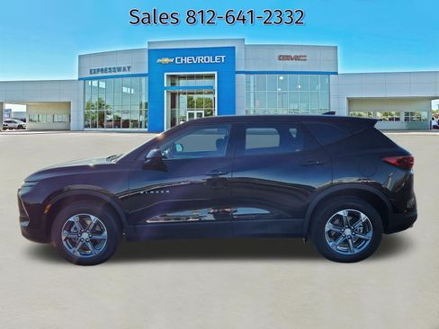 Used 2025 Chevrolet Blazer LT image 4