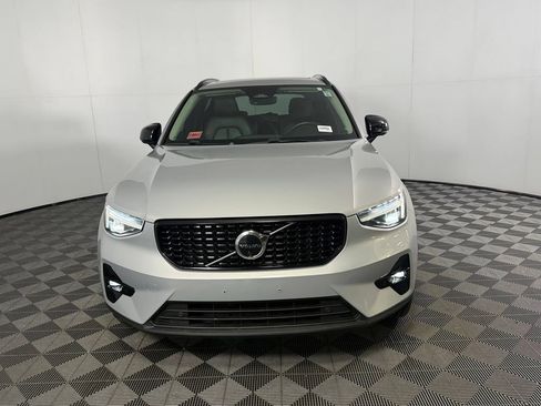 Used 2023 Volvo XC40 B5 Plus w/ Climate Package AWD/4WD image 4