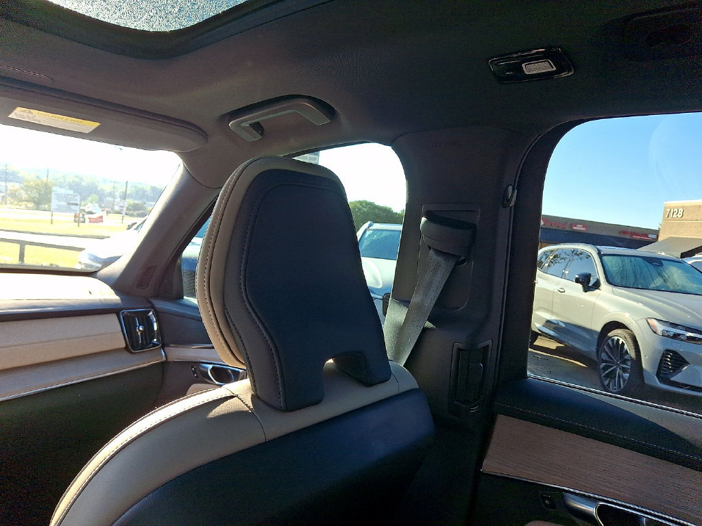 Certified 2025 Volvo XC90 B5 Core w/ Protection Package AWD/4WD image 11