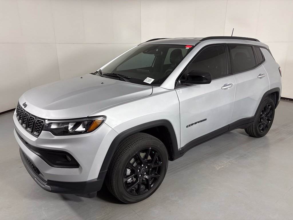 Used 2025 Jeep Compass Latitude w/ Convenience Group AWD/4WD image 4